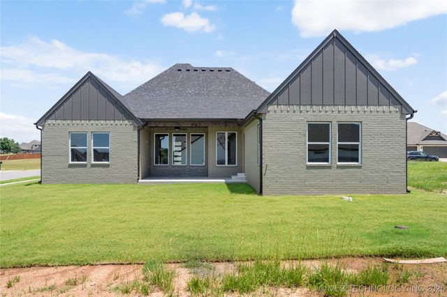 2070 E 136th Place S, Bixby, OK 74008
