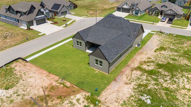 2070 E 136th Place S, Bixby, OK 74008