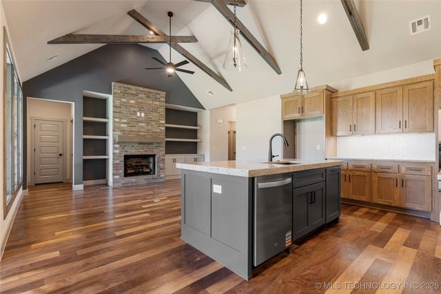 2070 E 136th Place S, Bixby, OK 74008