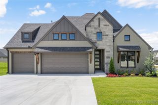 2070 E 136th Place S, Bixby, OK 74008