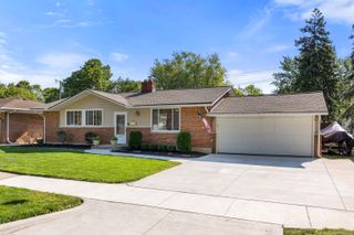 36428 Ledgestone Street, Clinton Twp, MI 48035