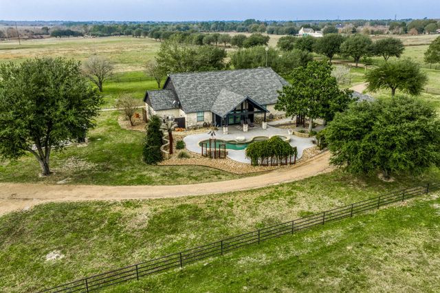 16450 Mathis Road, Waller, TX 77484
