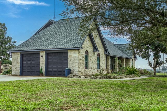 16450 Mathis Road, Waller, TX 77484