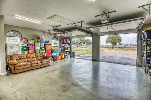 16450 Mathis Road, Waller, TX 77484