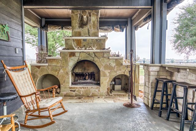 16450 Mathis Road, Waller, TX 77484