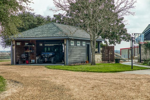 16450 Mathis Road, Waller, TX 77484