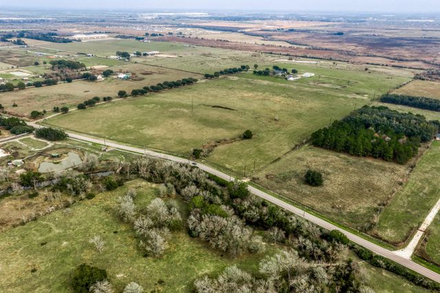 16450 Mathis Road, Waller, TX 77484
