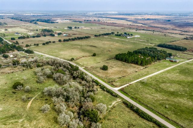 16450 Mathis Road, Waller, TX 77484