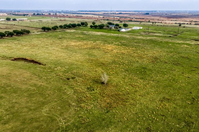 16450 Mathis Road, Waller, TX 77484