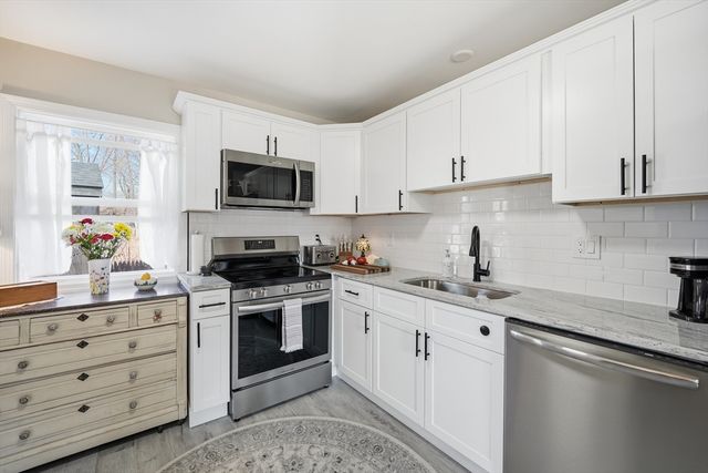 14 Dorothy Ave, Chicopee, MA 01020