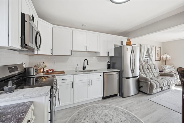 14 Dorothy Ave, Chicopee, MA 01020