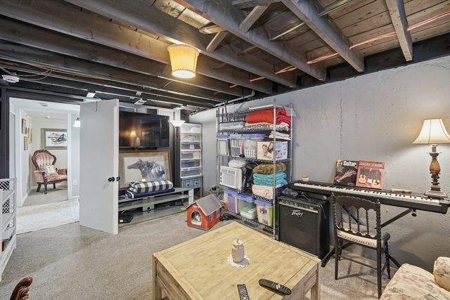 14 Dorothy Ave, Chicopee, MA 01020