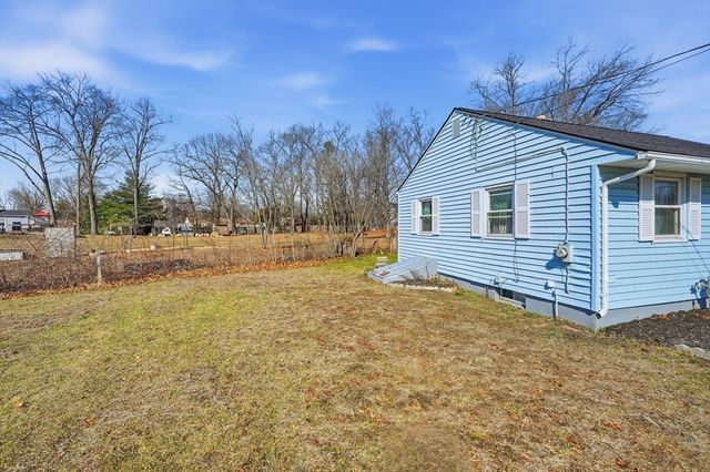 14 Dorothy Ave, Chicopee, MA 01020