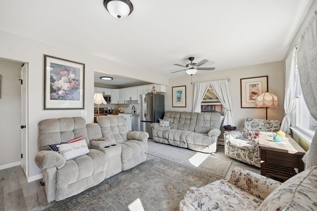 14 Dorothy Ave, Chicopee, MA 01020