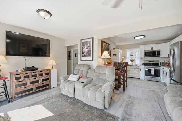 14 Dorothy Ave, Chicopee, MA 01020