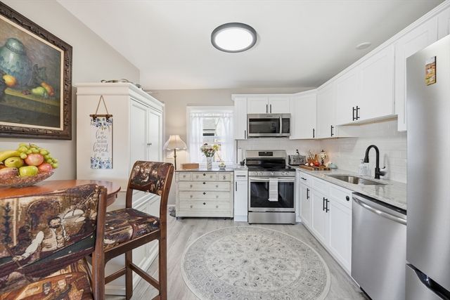 14 Dorothy Ave, Chicopee, MA 01020