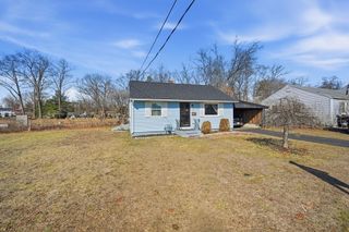 14 Dorothy Ave, Chicopee, MA 01020