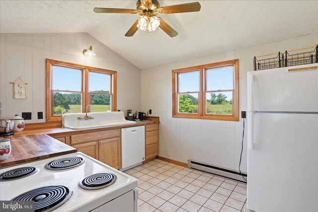 1604 DOUBLE CHURCH RD, Stephens City, VA 22655