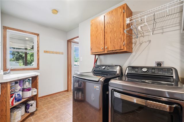 2462 10th Avenue, Marion, IA 52302