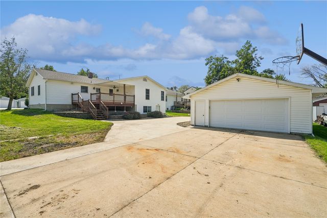 2462 10th Avenue, Marion, IA 52302