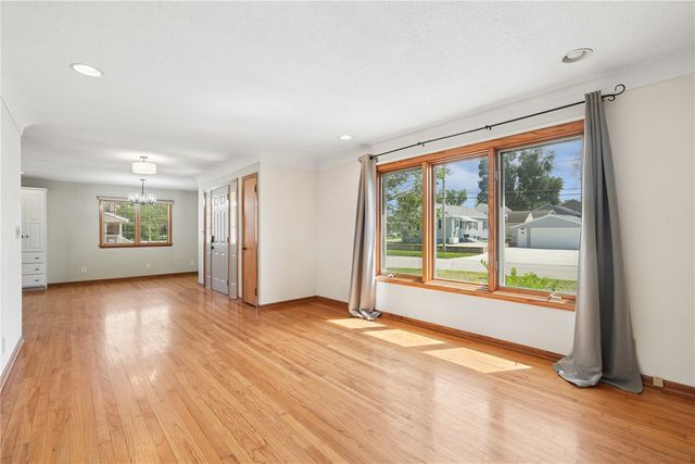 2462 10th Avenue, Marion, IA 52302