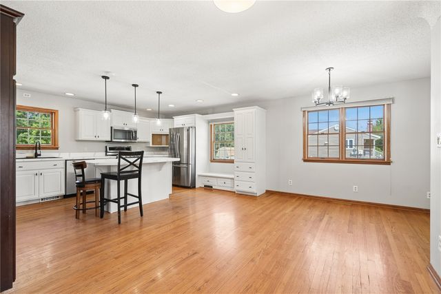 2462 10th Avenue, Marion, IA 52302