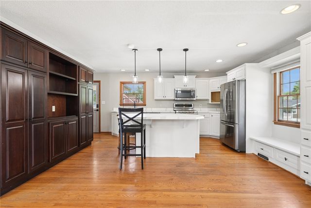 2462 10th Avenue, Marion, IA 52302