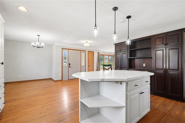 2462 10th Avenue, Marion, IA 52302