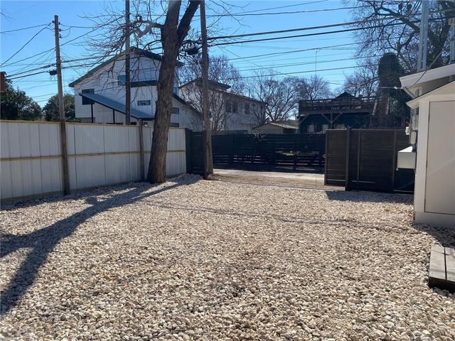 1105 E 3rd ST B, Austin, TX 78702