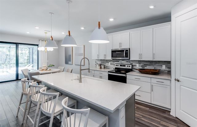 7437 SUMMER COURT, Sarasota, FL 34231