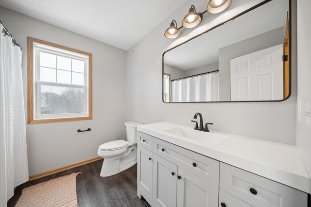 1987 Clover Ridge Drive, Chaska, MN 55318