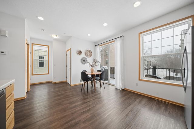 1987 Clover Ridge Drive, Chaska, MN 55318