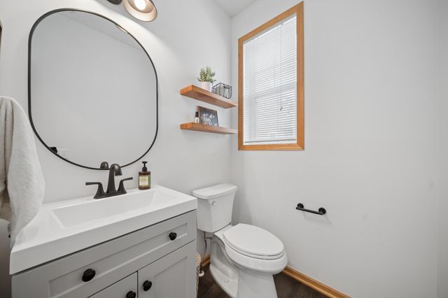 1987 Clover Ridge Drive, Chaska, MN 55318