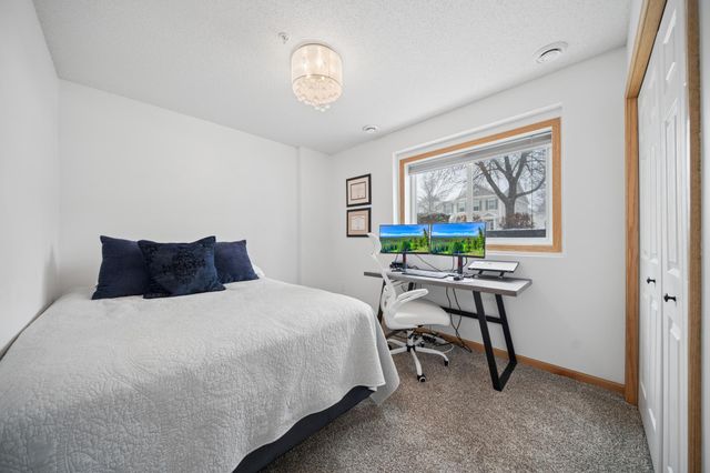 1987 Clover Ridge Drive, Chaska, MN 55318