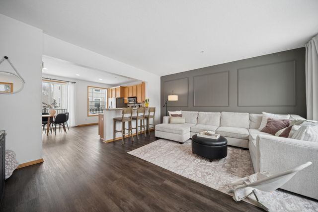 1987 Clover Ridge Drive, Chaska, MN 55318