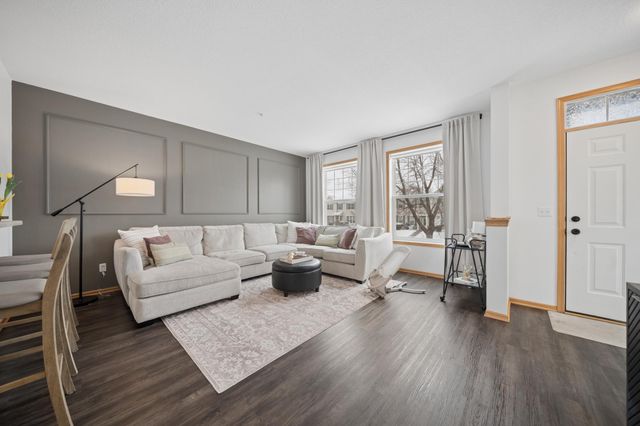 1987 Clover Ridge Drive, Chaska, MN 55318