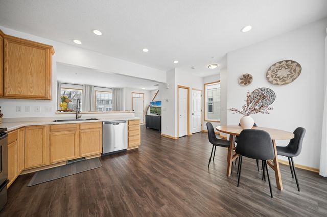 1987 Clover Ridge Drive, Chaska, MN 55318