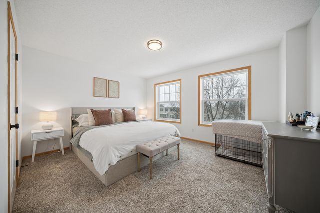 1987 Clover Ridge Drive, Chaska, MN 55318