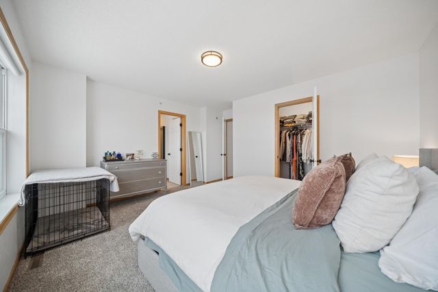 1987 Clover Ridge Drive, Chaska, MN 55318