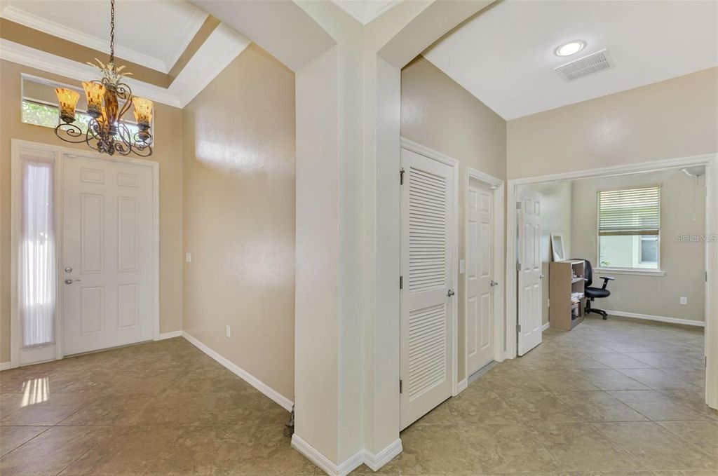 Image 4 of property listing at 5229 CANYONLAND WAY, Venice, FL 34293