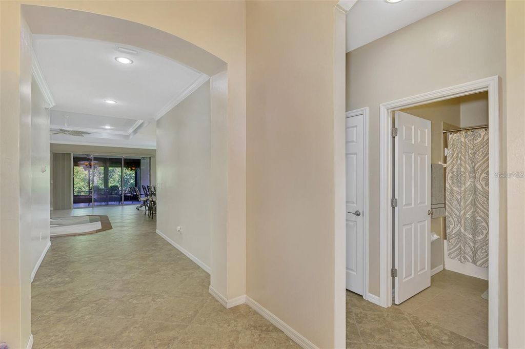 Image 5 of property listing at 5229 CANYONLAND WAY, Venice, FL 34293