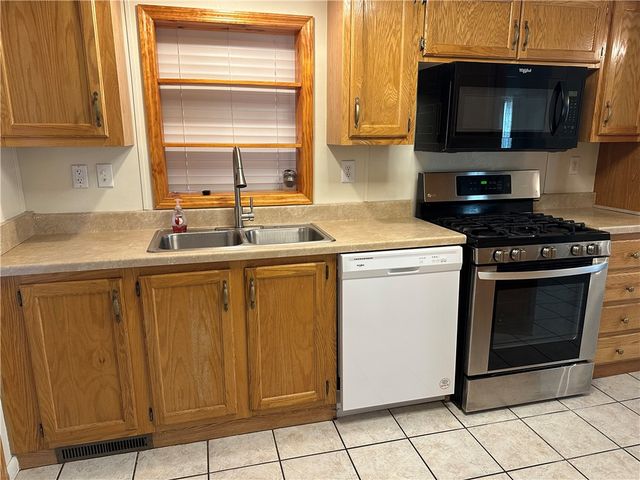 1021 St Clair St, Derry Twp, PA 15650