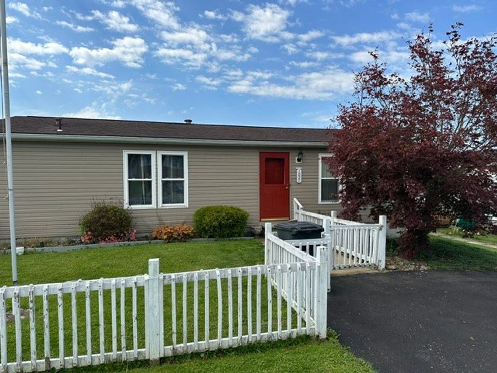 1021 St Clair St, Derry Twp, PA 15650