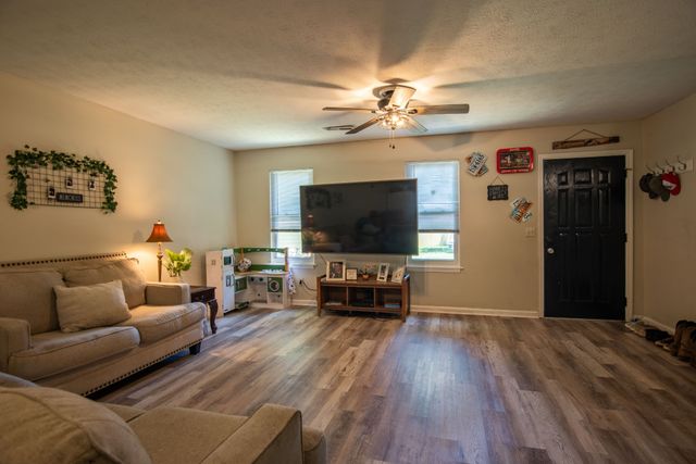 432 E Main St, Smithville, TN 37166