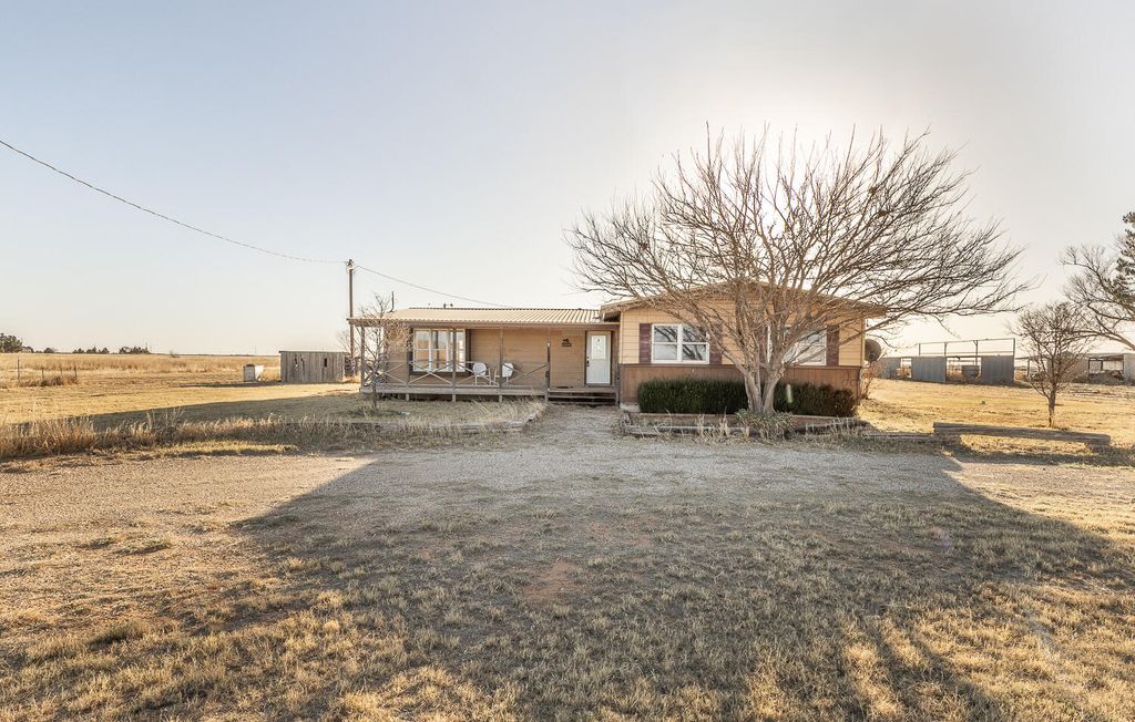 1822 State Road 2130, Smyer, TX 79367
