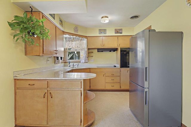 6300 104th AVENUE, Kenosha, WI 53142