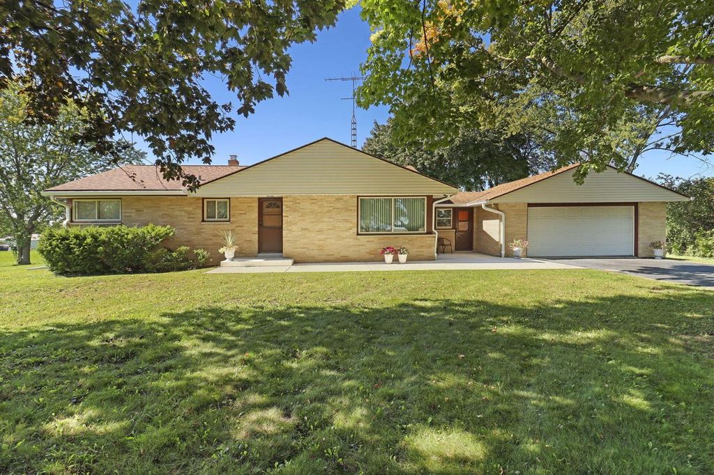 6300 104th AVENUE, Kenosha, WI 53142