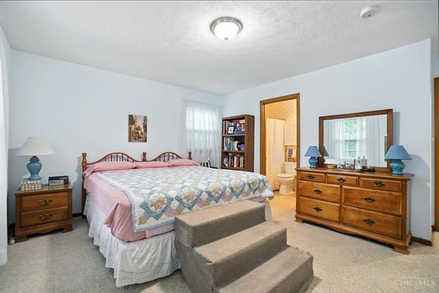 8253 Lake Ridge Drive, West Chester, OH 45069