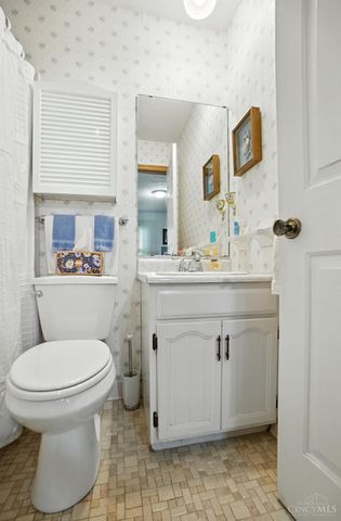 8253 Lake Ridge Drive, West Chester, OH 45069