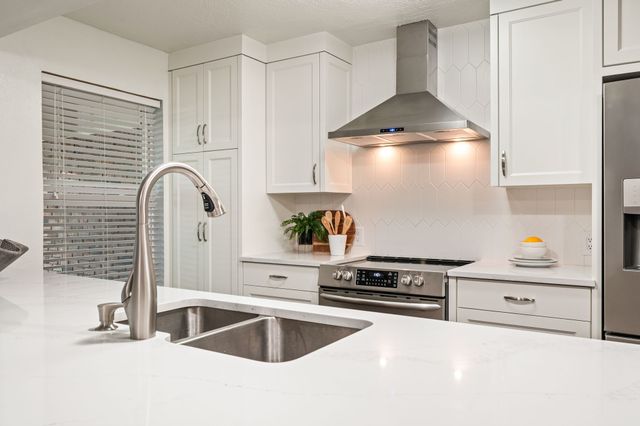 2817 Downing Court, Bedford, TX 76021